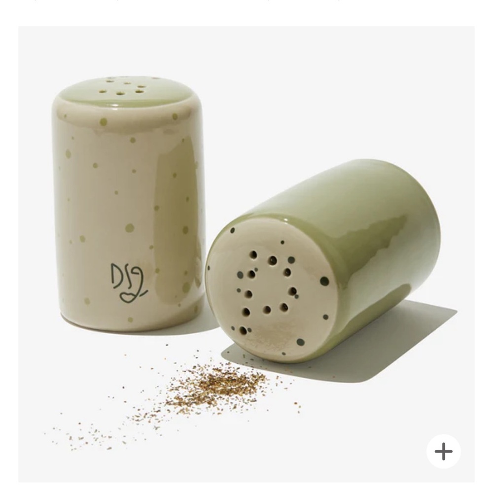 **NEW**DARLING SPRING Salt and Pepper Shaker Set